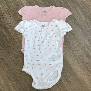 H&M Organic Cotton Onesies 6-9M